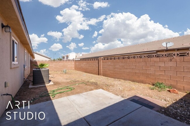 Building Photo - 3-bedroom 2-bathroom townhouse with a 1-ca...