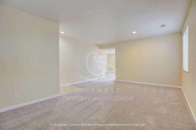 Building Photo - Beautifully maintained 4 bedroom 2 bath home!