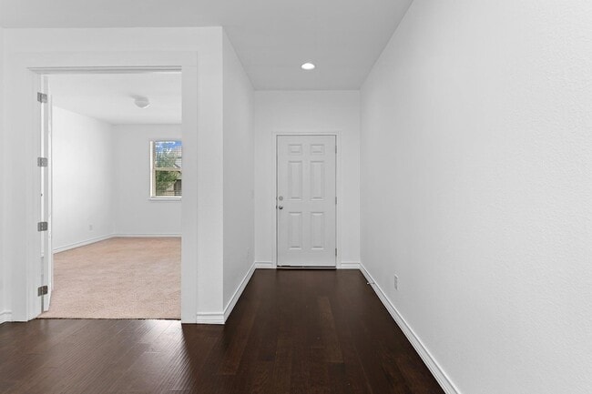 Building Photo - 208 Magna Ln