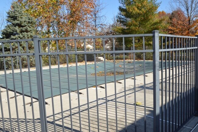 Building Photo - 1015 Brookfield Glen Dr