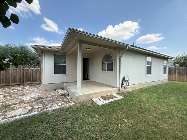 Building Photo - 905 Remington Dr