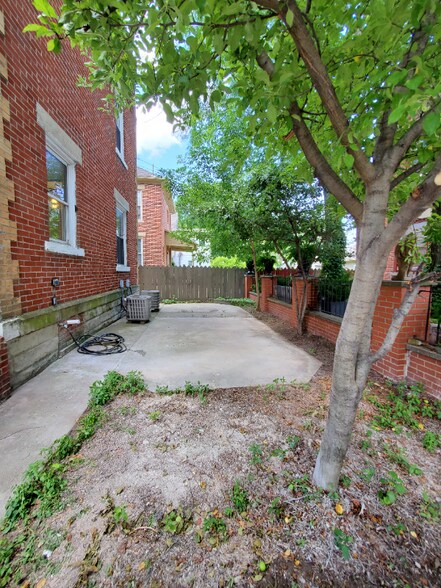 Building Photo - 987 Parsons Ave