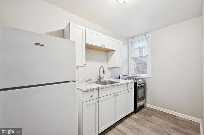 Building Photo - 6619 Guyer Ave