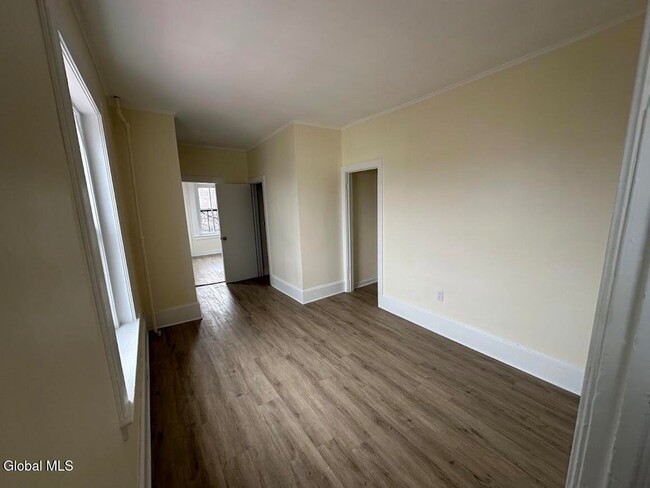 Building Photo - 16 Caroline St