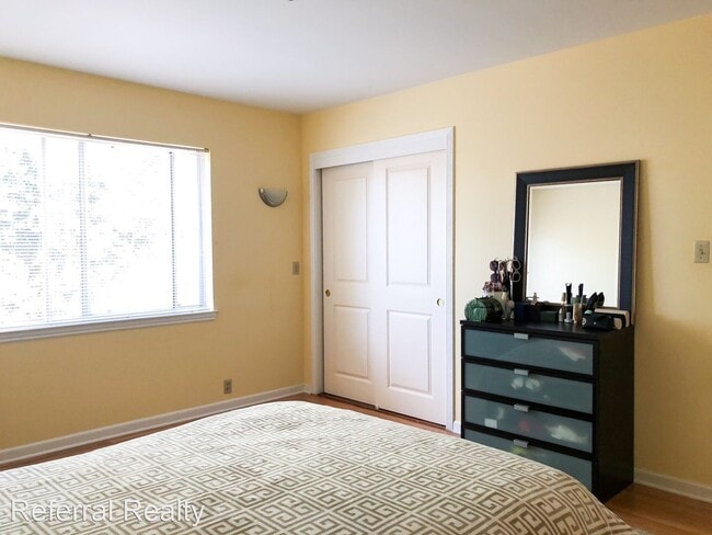 Building Photo - 3 br, 1 bath House - 653 N Baywood Avenue
