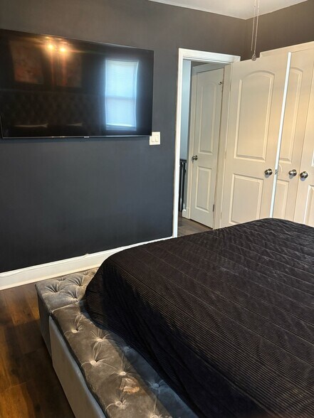 Building Photo - 5033 E Capitol St SE