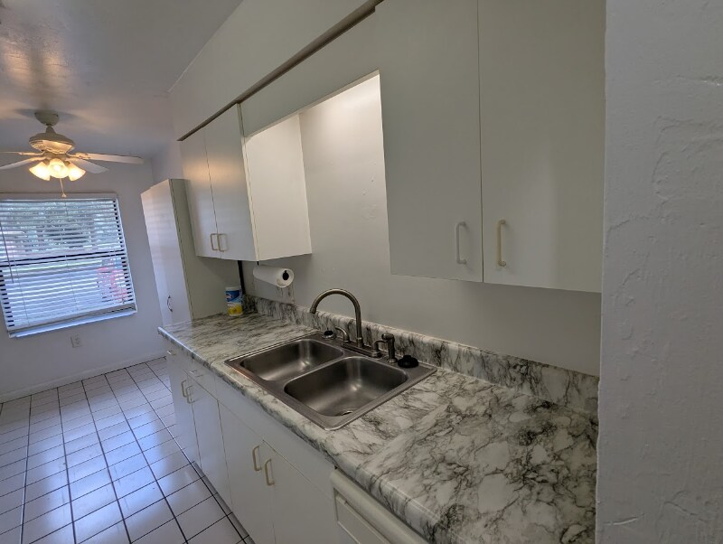 Building Photo - 3600 SW 23rd St