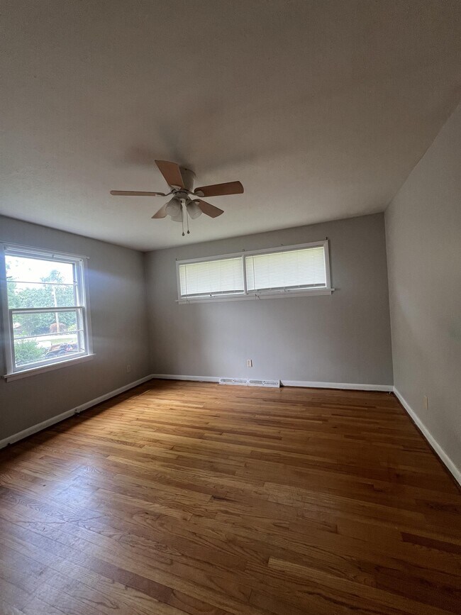Building Photo - 266 Crescent Ln