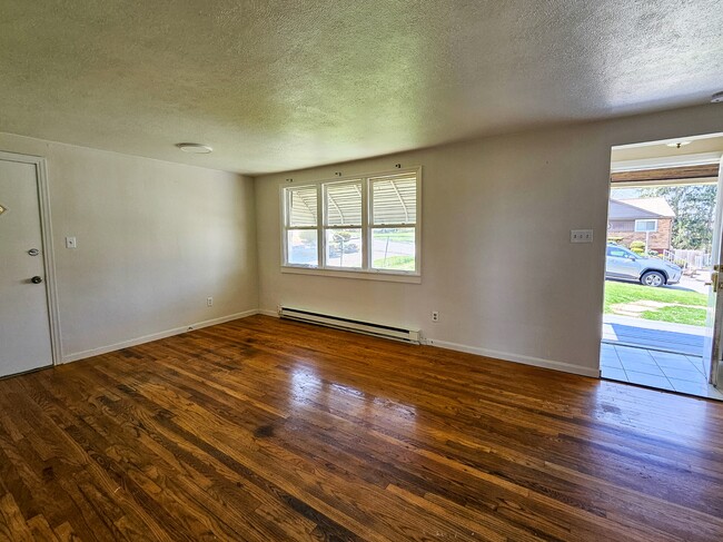 Building Photo - 10816 Highpoint Dr
