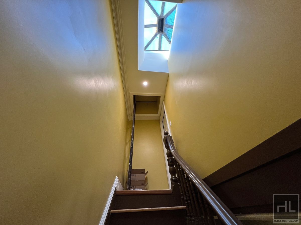 Building Photo - 2BR 1BA Classic Details Top Floor Brownstone w/ New Modern Finish on Preserved Bedstuy Block