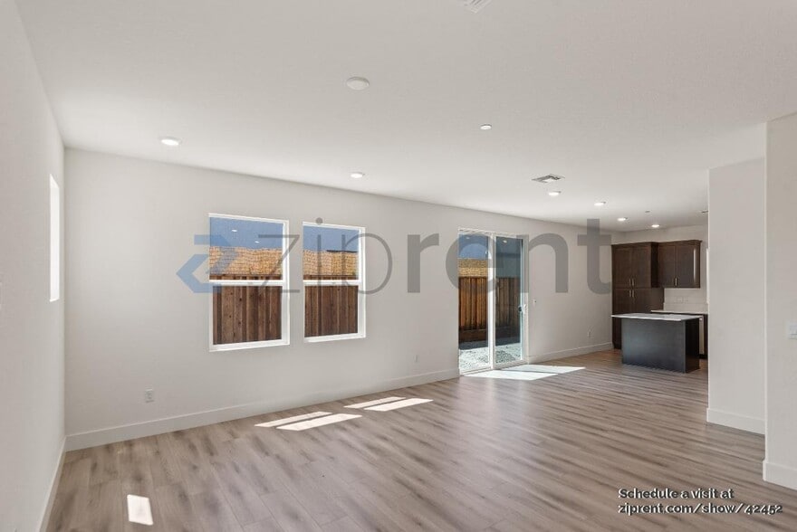 Building Photo - 24771 Manzanita Dr