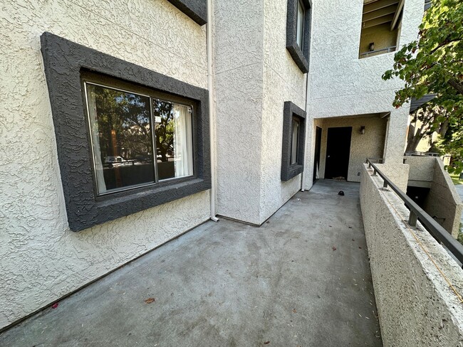 Building Photo - Cupertino Villas Condo
