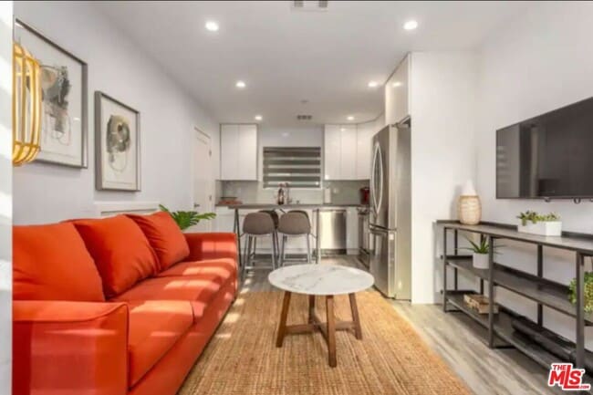 Building Photo - 314 S Orange Dr