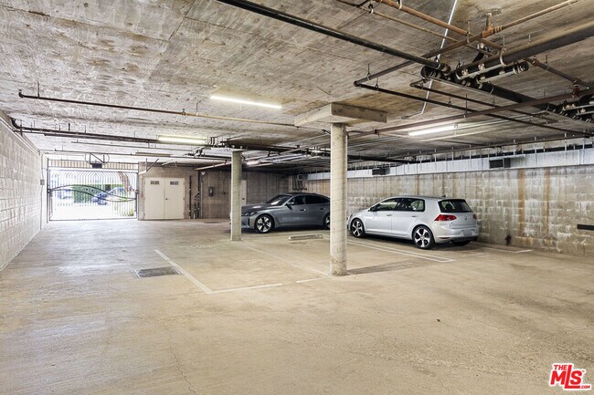Building Photo - 744 N Alfred St