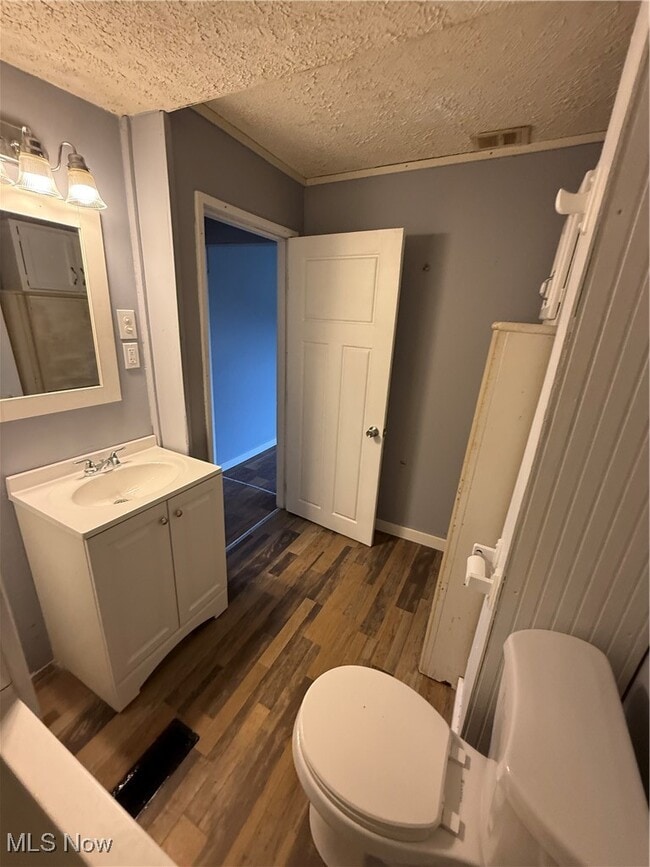 Building Photo - 714 Chester St