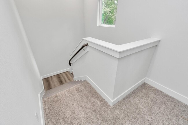 Building Photo - 3360 Pinemont Dr