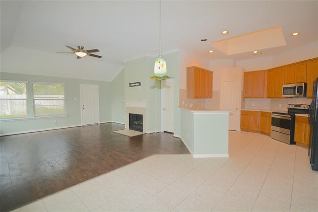 Building Photo - 5911 Mettler Ln
