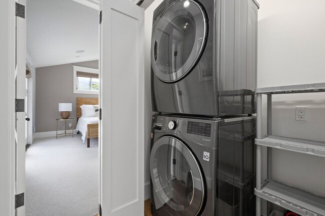 Building Photo - Stunning Single Family Home in the Heart o...