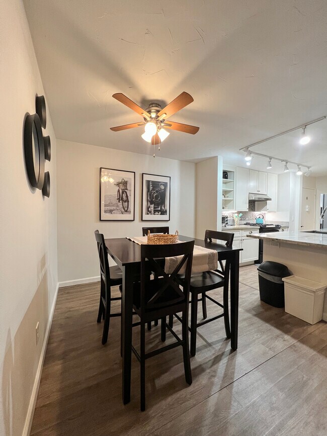 DINING - 1615 Hotel Cir S