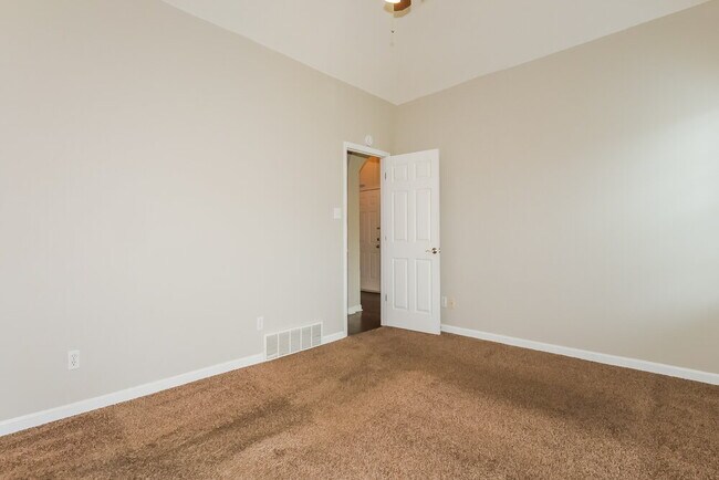 Building Photo - 9921 Greenalder Cove N
