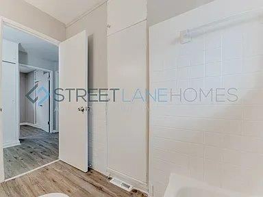 Building Photo - 9834 Lawnview Dr