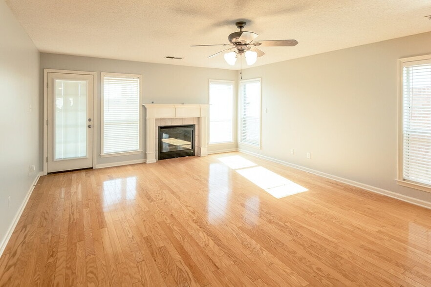 Building Photo - 1253 Greenwich Dr