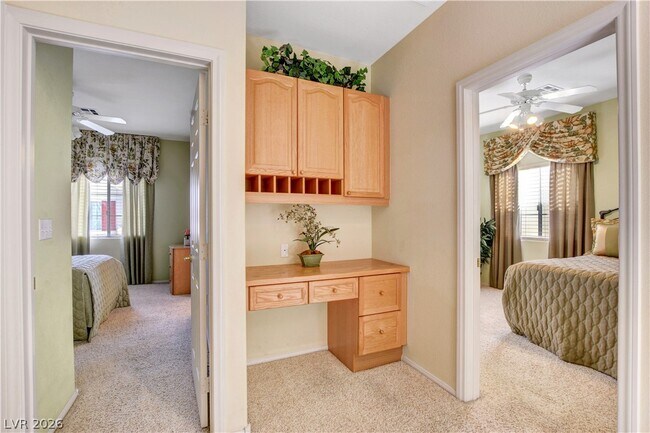 Building Photo - 251 Queens Ct