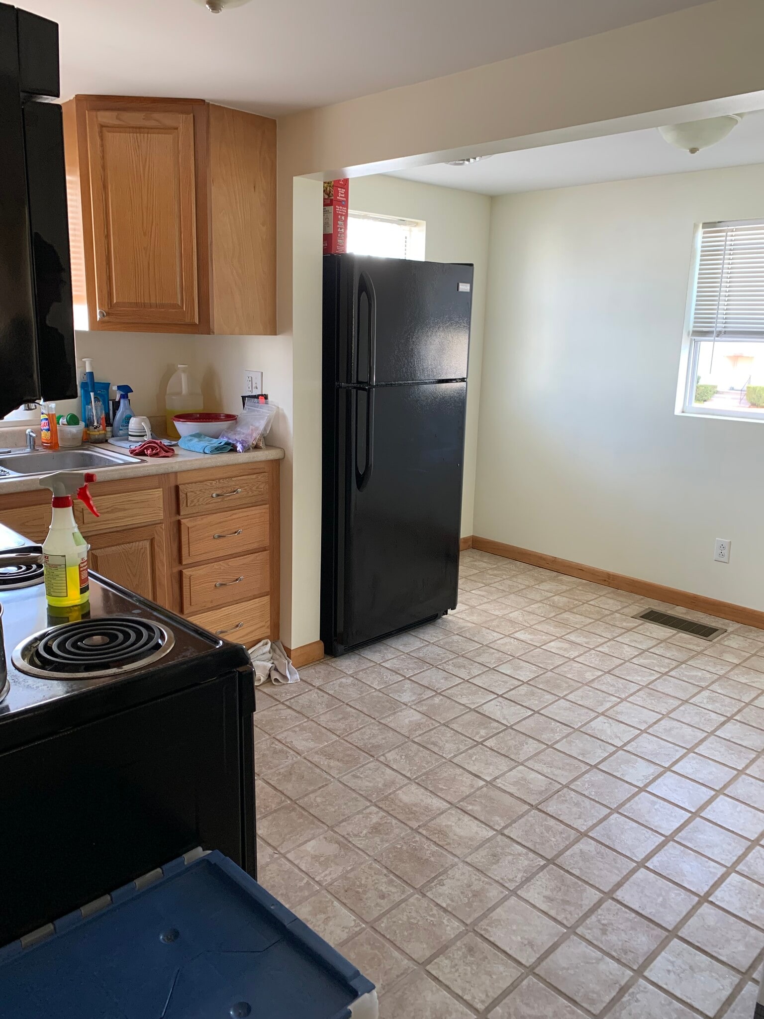 Eat in kitchen with appliances - 1408 3rd Ave