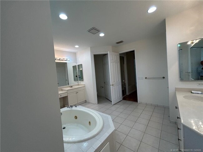 Building Photo - 2529 SW Park Meadows Trail