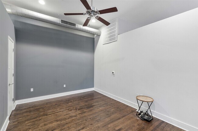 Building Photo - 1312 Live Oak St