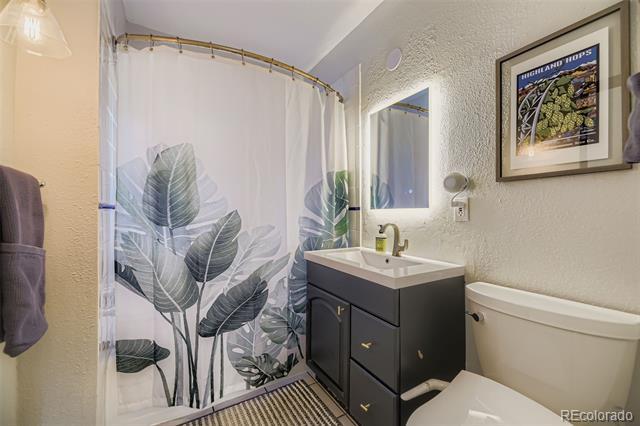 Building Photo - 3025 S Corona St