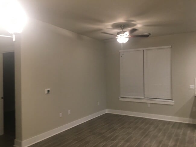 Living room - 2000 Warely Ln