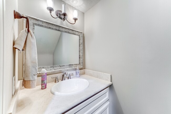 Building Photo - 1325 W 24th St