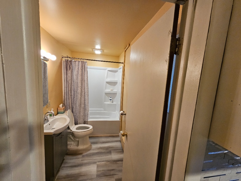 Building Photo - 513 13th Ave SE