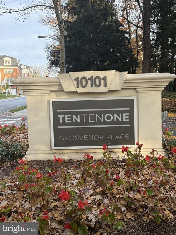 Building Photo - 10101 Grosvenor Pl