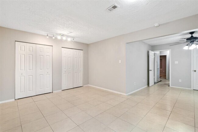 Building Photo - 6602 Lynngate Dr