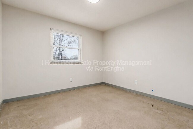 Building Photo - 2085 W Broad St