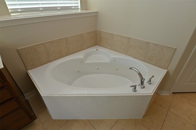 Building Photo - 5215 Field Briar Ln