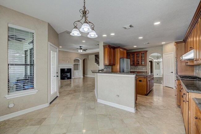 Building Photo - 18422 Windsor Lakes Dr