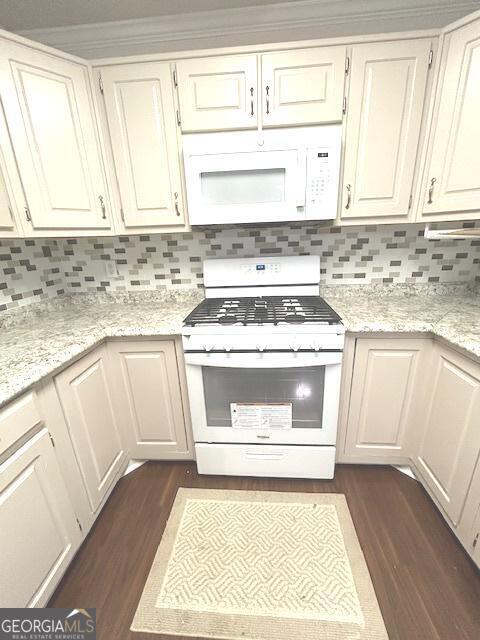 Building Photo - 305 Carriage Chase