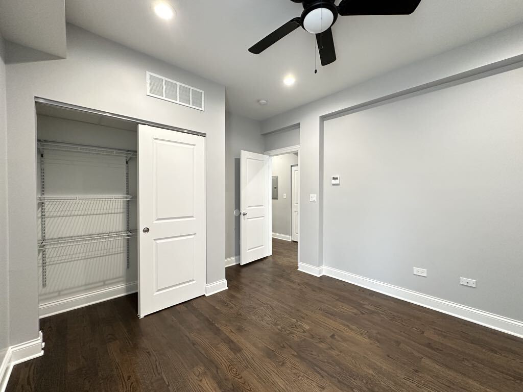 Building Photo - 1224 W Rosemont Ave