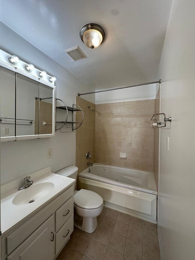 Building Photo - 3 Bedroom Rowhome in Pigtown