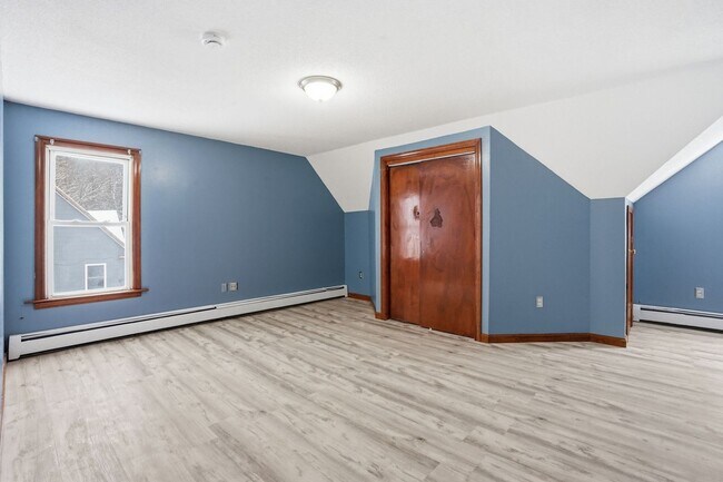 Building Photo - 315 Woronoco Rd