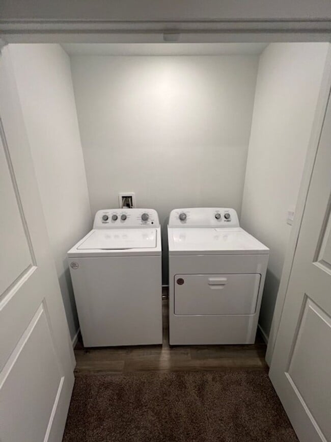 Building Photo - Long Valley Gem! $500 Move in Credit in December!