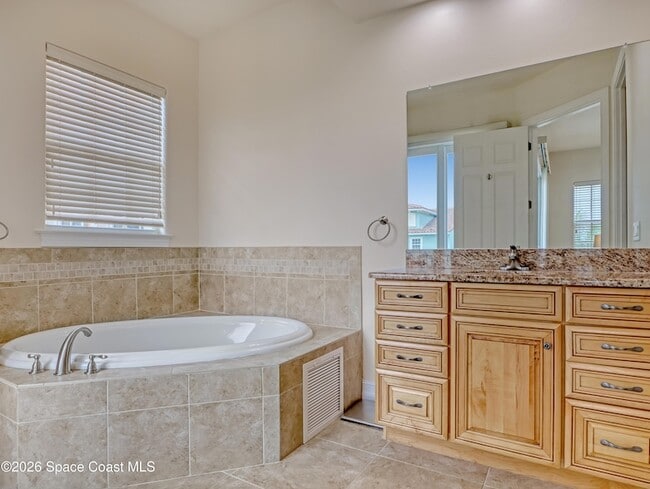 Building Photo - 118 Mediterranean Way