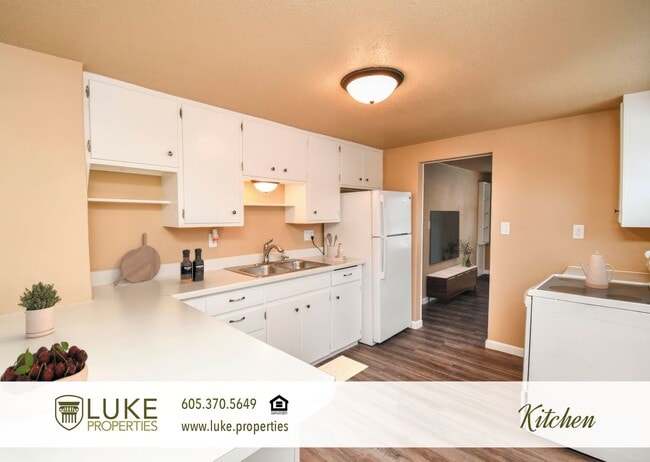 Building Photo - 226 N Lake Ave