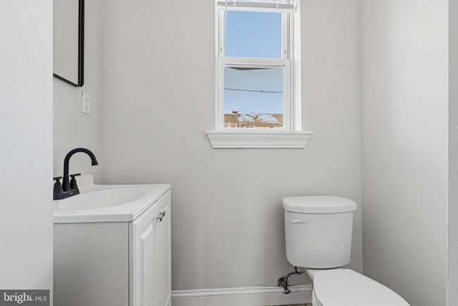 Building Photo - 3312 Parklawn Ave