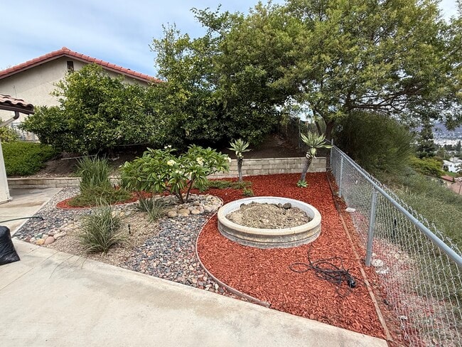 Building Photo - 569 Mundy Terrace