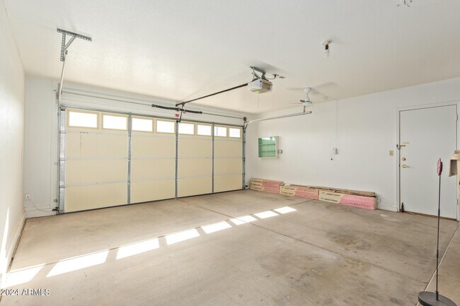 Building Photo - 10848 W Ventana Dr S