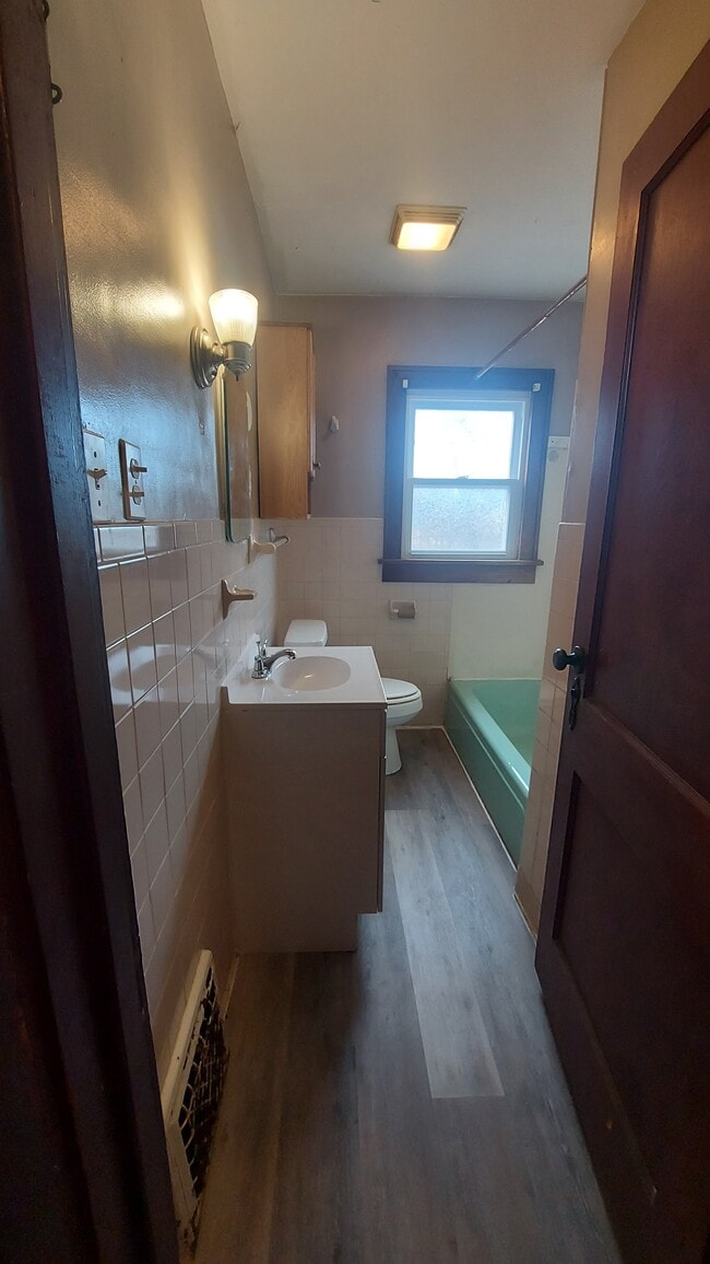 Building Photo - 1030 Bond St